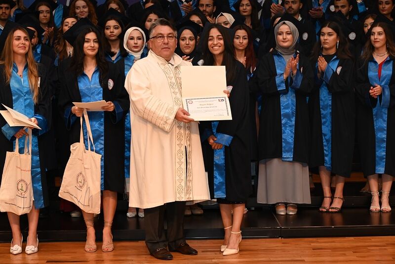 Sağlık Bilimleri Fakültesi mezunları için yemin töreni düzenlendi