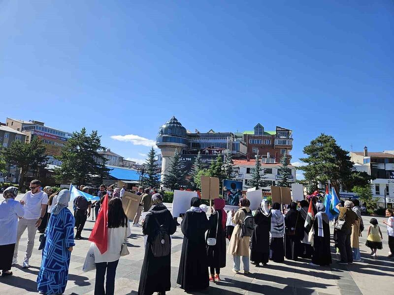 İSRAİL'İN GAZZE'YE SALDIRILARINI PROTESTO