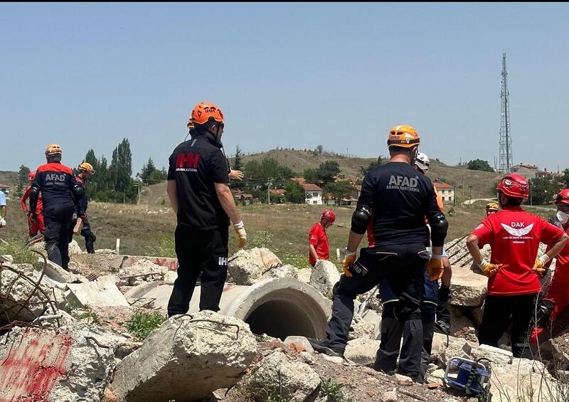 Saha Uzantılı Masa Başı Deprem Tatbikatı, Vali Aksoy’un başkanlığında gerçekleştirildi