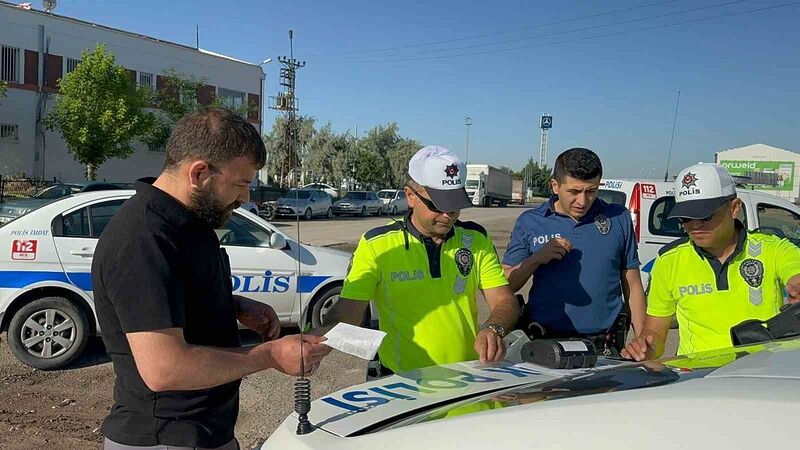 Sahte plaka ile yakalanıp 48 bin lira ceza yiyen sürücü gözaltına alındı