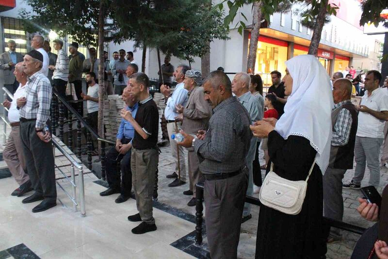 Siirt’te  hacı adayları kutsal topraklara dualarla uğurlandı