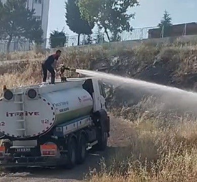 Tavşanlı’da ot yangını kısa sürede söndürüldü