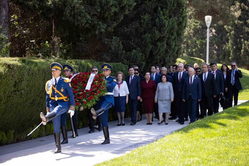 TBMM BAŞKANI NUMAN KURTULMUŞ, BAKÜ'DE HAYDAR ALİYEV'İN MEZARINI, AZERBAYCAN VE