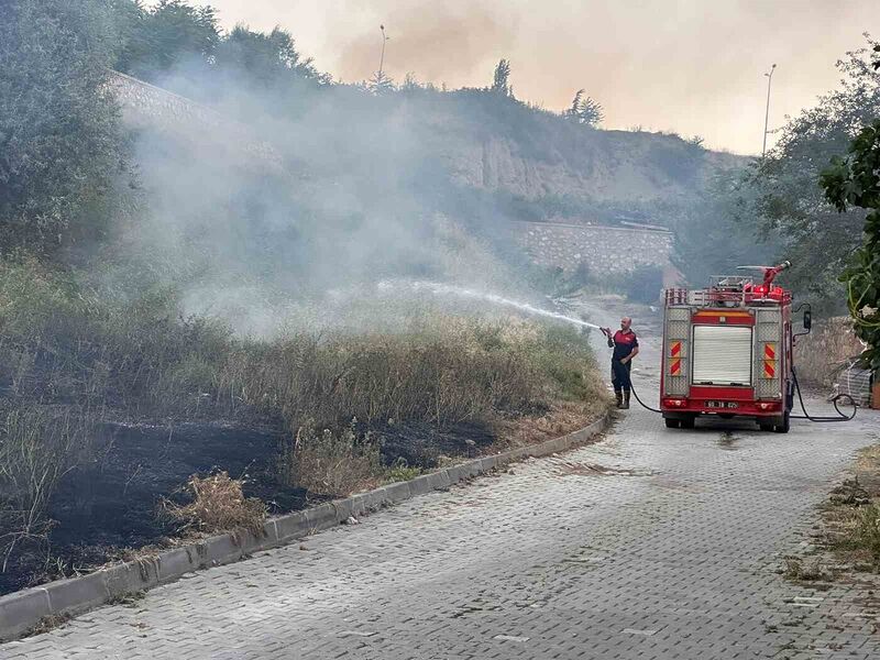 Tokat’ta arazi yangını büyümeden söndürüldü