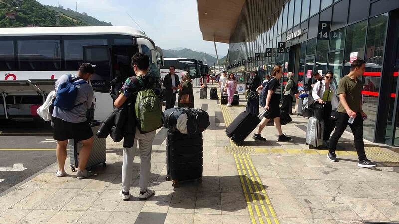 Trabzon Şehirlerarası Otobüs Terminali’nde Kurban Bayramı yoğunluğu