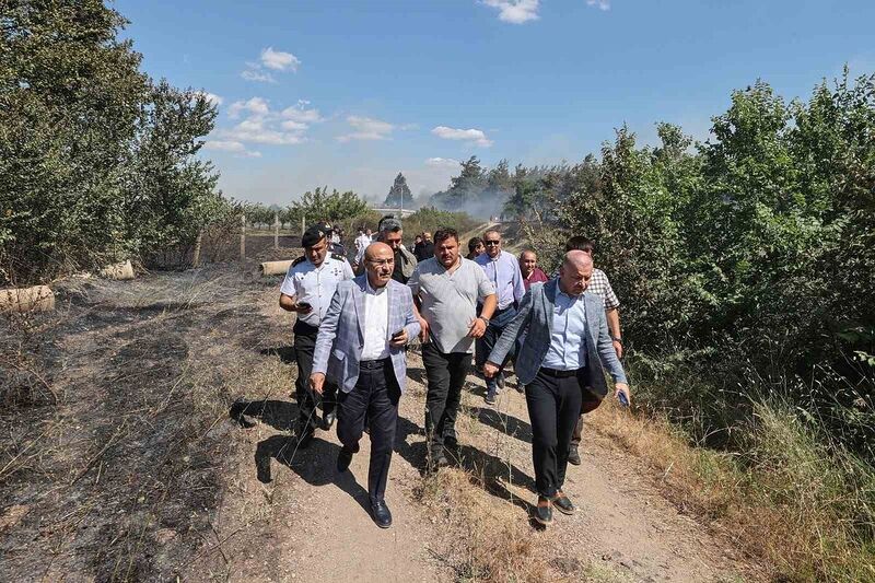 Valilikten Bursa’daki yangınla ilgili açıklama: “Karadan ve havadan yangını söndürmek için seferber olduk”