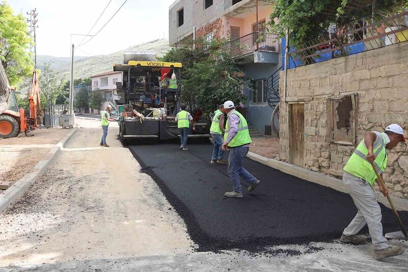 Yahyalı’da asfaltlama çalışmaları devam ediyor