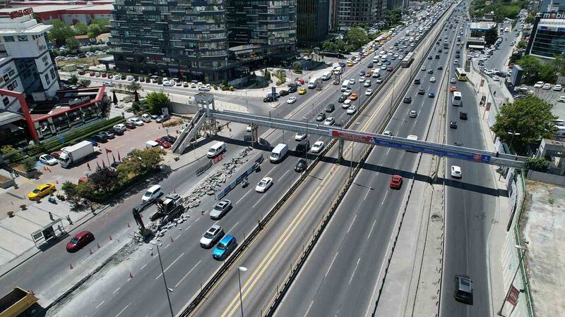 BAHÇELİEVLER YENİBOSNA METROBÜS İSTASYONU