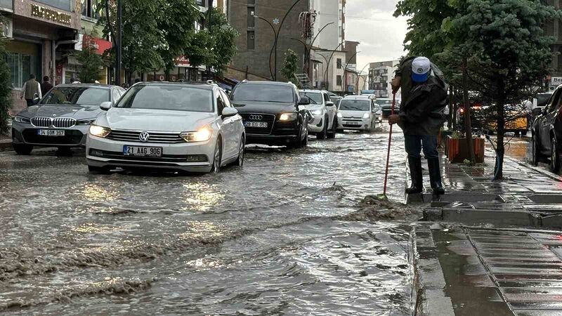 HAKKARİ'NİN YÜKSEKOVA İLÇESİNDE ANİDEN