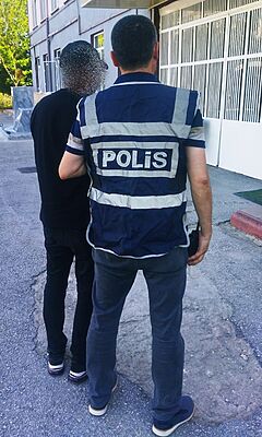 14 farklı dosyadan 10 yıl 22 gün hapis cezası ile aranan şahsı polis yakaladı