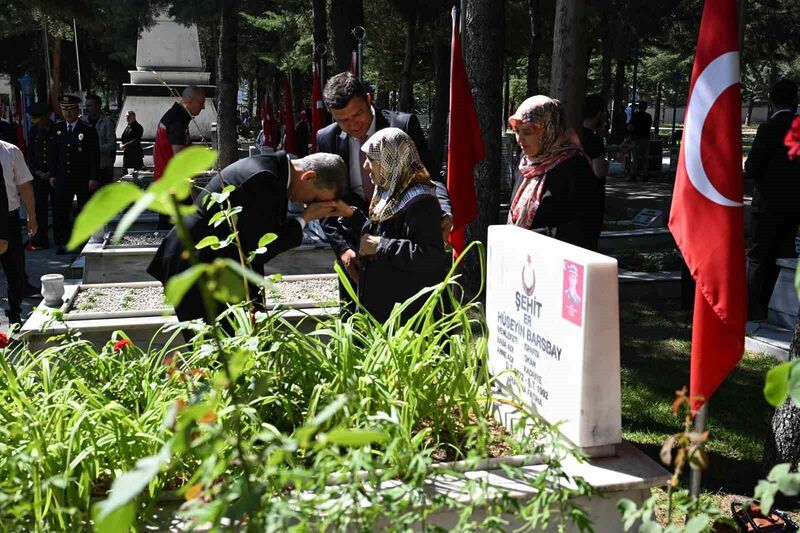 15 Temmuz Demokrasi ve Milli Birlik Günü etkinliklerinde şehitler anıldı