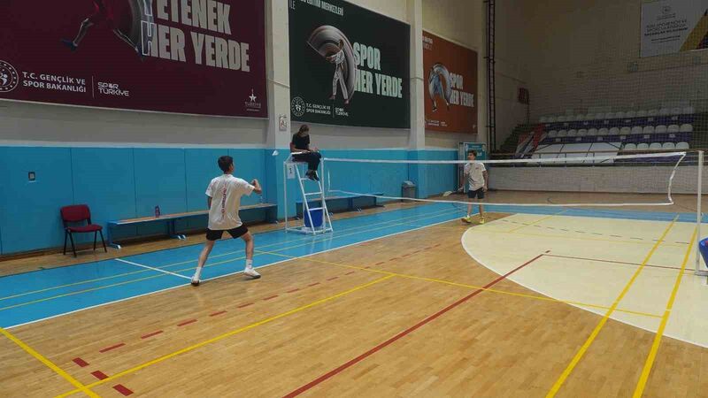 AFYONKARAHİSAR'DA TINAZTEPE SPOR SALONU,