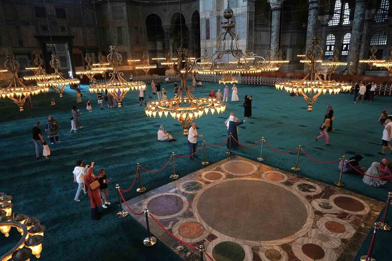 4 yıl önce yeniden ibadete açılan fethin sembolü Ayasofya Camii’ni gelecek nesillere taşıyacak değişimler yapıldı