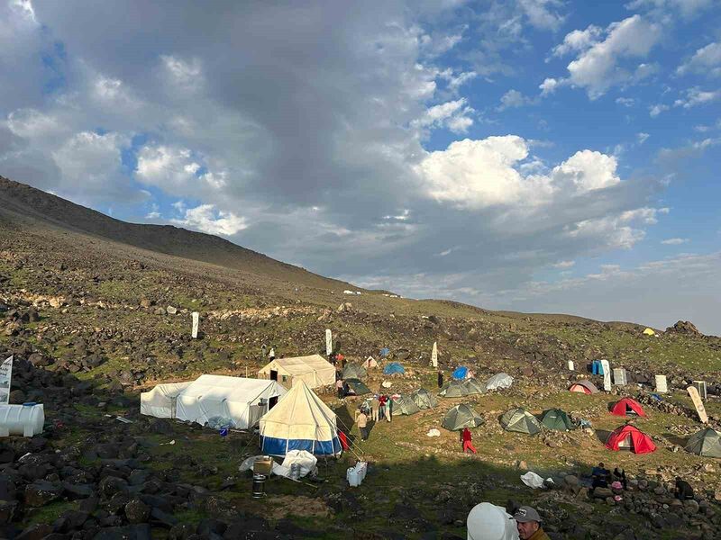 AĞRI DAĞI'NDA TIRMANIŞ SIRASINDA