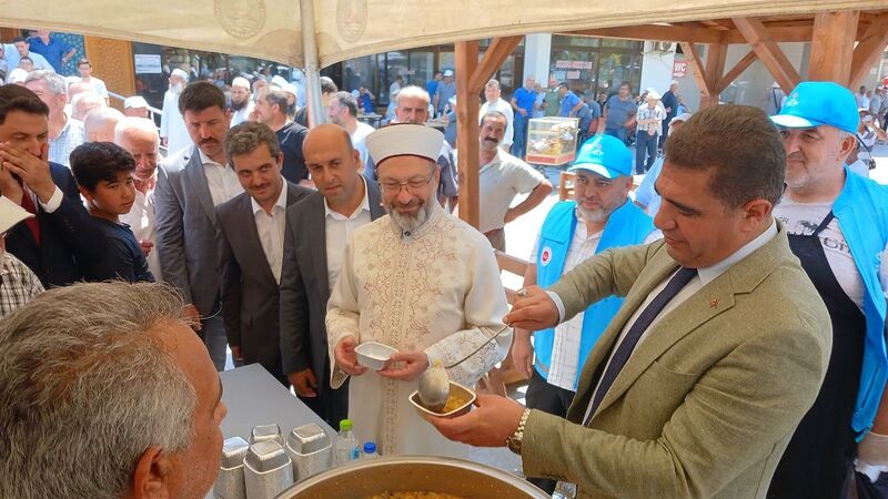 Akçakoca’da binlerce kişiye aşure ikram edildi