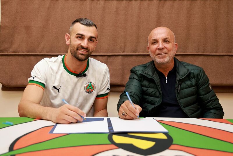 ALANYASPOR, FENERBAHÇE'DEN AYRILAN SANTRFOR