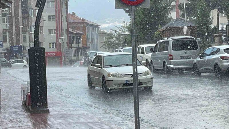 BOLU’DA ANİDEN BASTIRAN SAĞANAK