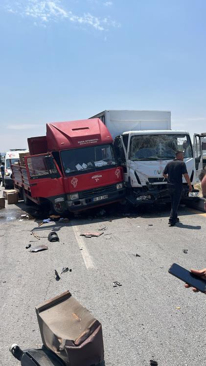 Ankara’da iki kamyonun çarpıştığı kazada 3 kişi yaralandı