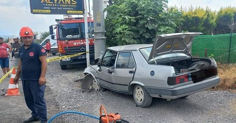 Aydınlatma direğine çarpan Tofaş’ın sürücüsü hayatını kaybetii