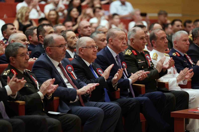 Bakan Güler ve beraberindeki TSK komuta kademesi Cumhurbaşkanı Erdoğan’ı karşıladı