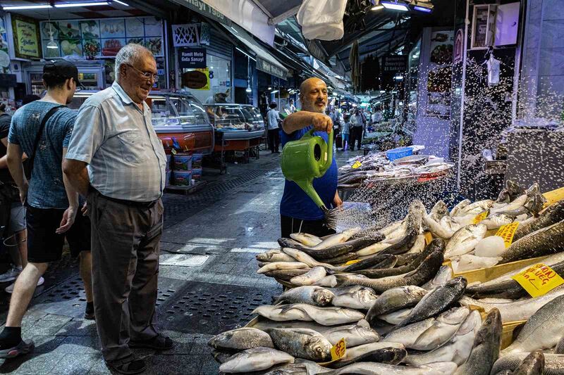 İZMİR'DE, TAZE BALIK ALMAK