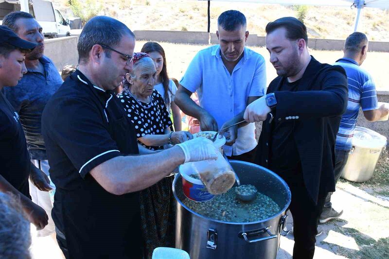 Balıkesir Büyükşehir, Macarlar ve Kabakdere’de aşure hayrı düzenledi