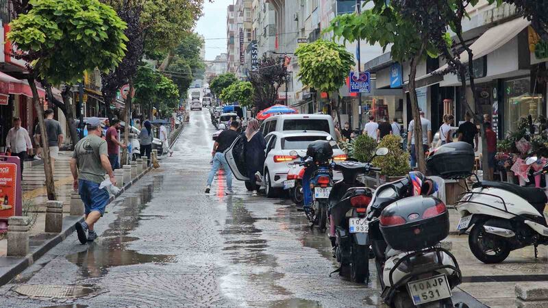 BANDIRMA'DA SAĞANAK YAĞIŞ SERİNLİK