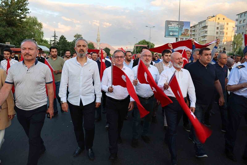 Başkan Özdoğan: “Birliğimiz ve beraberliğimizle hainlere karşı dimdik ayaktayız”