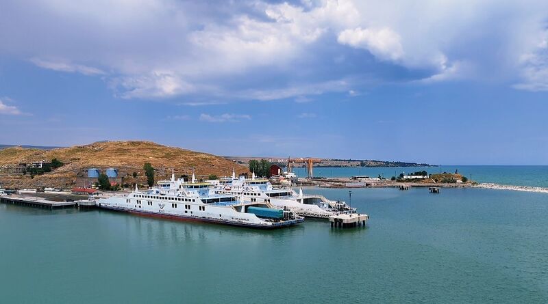 Bitlis’teki ikiz feribotlar Van Gölünde yük taşımacılığında büyük rol oynuyor