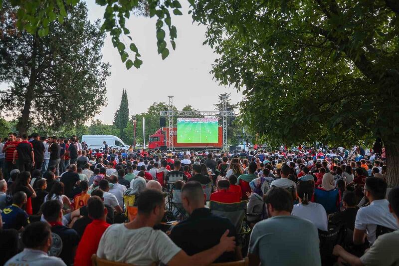 Büyükşehir çeyrek final yolunda millilerin yanında