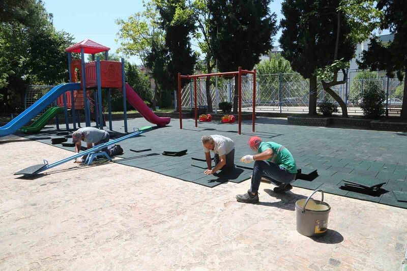 Efeler Belediyesi parklarda bakım ve onarım çalışmalarını sürdürüyor