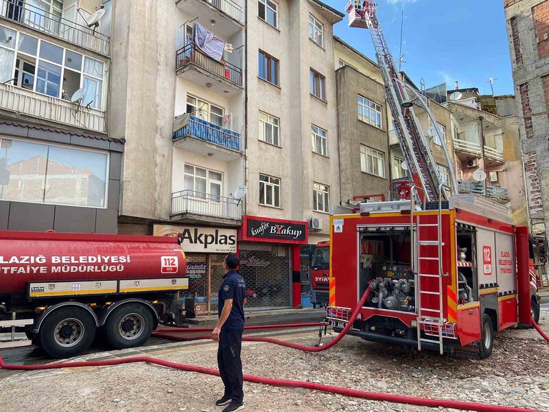 ELAZIĞ’DA 5 KATLI BİNANIN