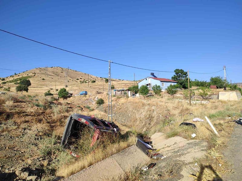 Elazığ’da hafif ticari araç şarampole yuvarlandı: 1 yaralı