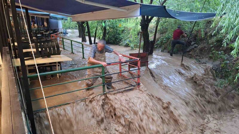 ERZİNCAN’DA ETKİLİ OLAN SAĞANAK