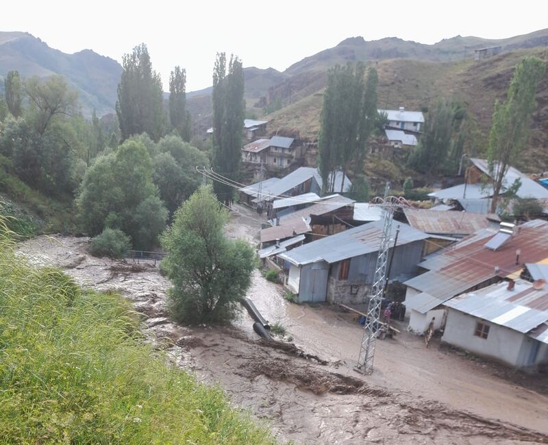 ERZURUM’UN OLTU İLÇESİNDE SAĞANAK