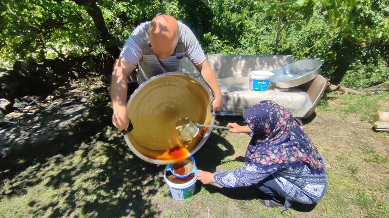 Erzurum’da dutun pekmez ve pestile yolculuğu sürüyor