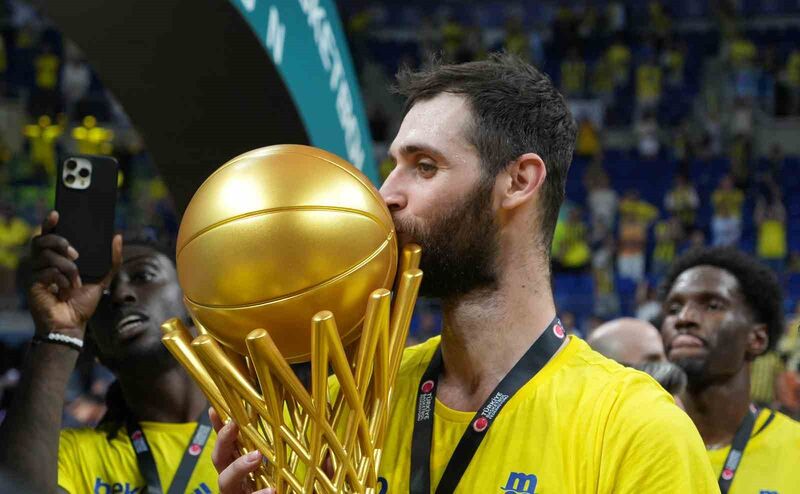 FENERBAHÇE BEKO, 27 YAŞINDAKİ