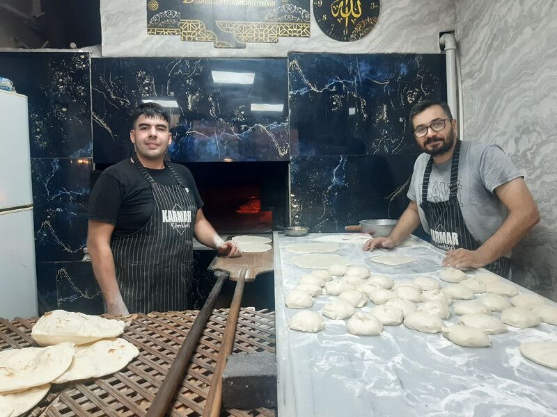 Fırıncıların ocak başında zorlu çörek mesaisi