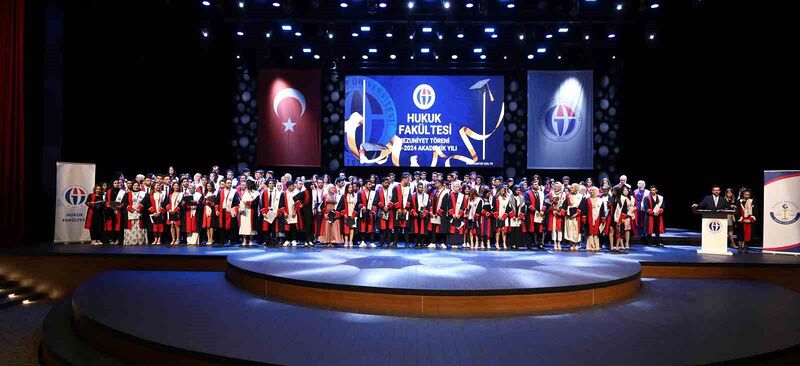 GAÜN’de genç hukukçuların mezuniyet coşkusu