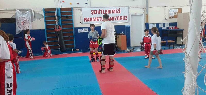 GEDİZLİ KİCK BOKS SPORCULARI