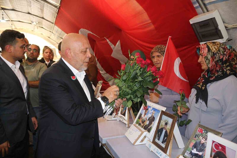 HAK-İŞ GENEL BAŞKANI MAHMUT ARSLAN, DİYARBAKIR'DA ESKİ HDP İL BİNASI