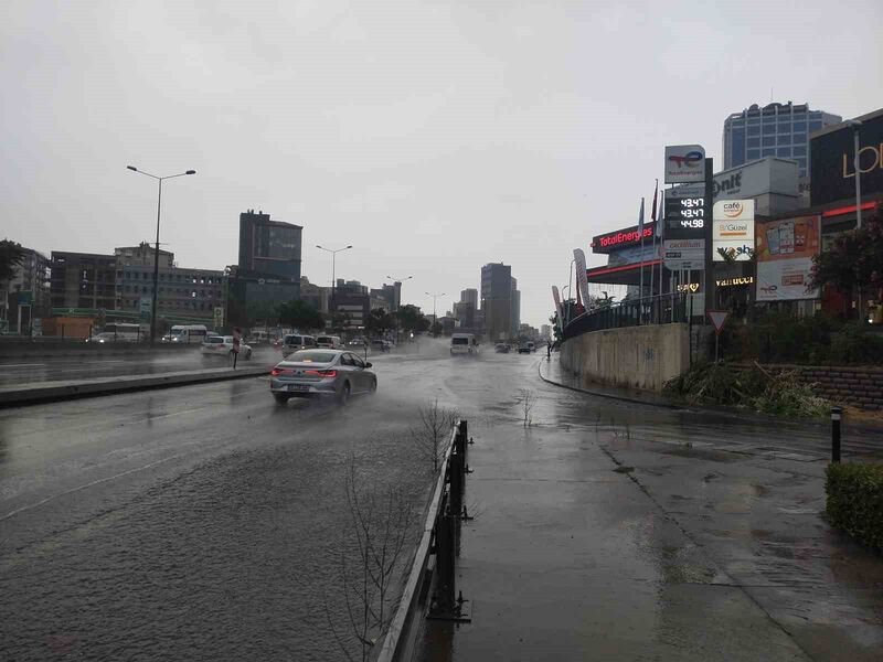 İSTANBUL HAFTA SONUNA YAĞMURLA