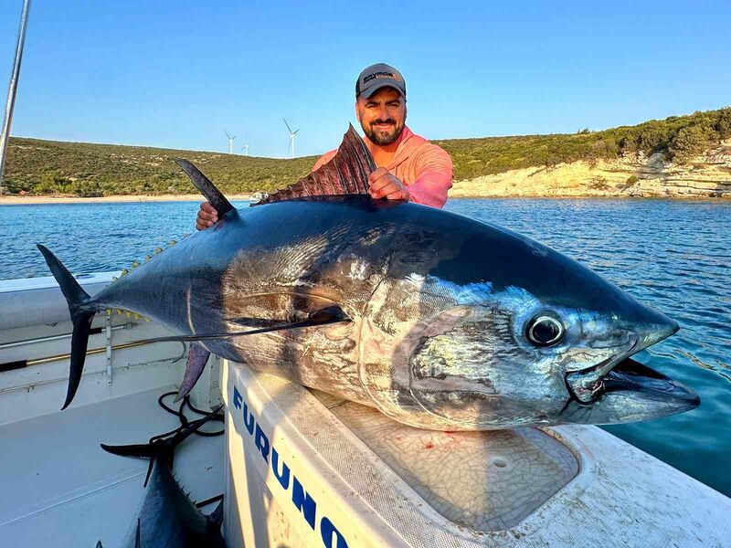 ANTALYA’DA BALIKÇILIK YAPAN SAVAŞ