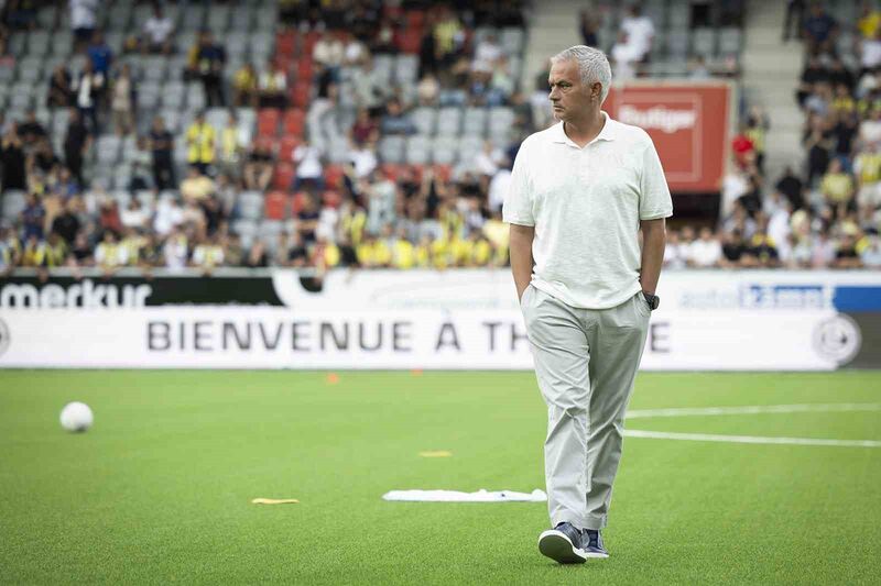 Jose Mourinho: “Şampiyonlar Ligi maçının böyle bir sahada oynanması kabul edilemez”