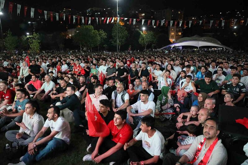 KAĞITHANELİLER, A MİLLİ FUTBOL