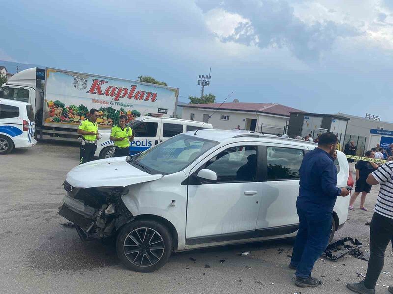 KARABÜK’TE ÜÇ ARACIN KARIŞTIĞI