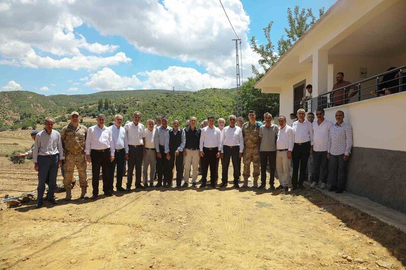 Kendi imkanlarıyla sondaj vurup içme suyuna kavuştular