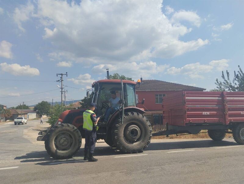 BALIKESİR’DE JANDARMA EKİPLERİ KIRSALDA