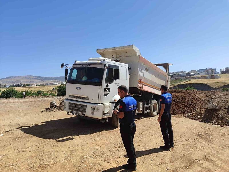 ADIYAMAN’DA, KONTROLSÜZ BİNA YIKIMLARINA