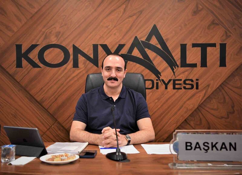 KONYAALTI BELEDİYESİ MECLİS TOPLANTISINDA KONYAALTI BELEDİYE BAŞKANI CEM KOTAN, GEÇTİĞİMİZ